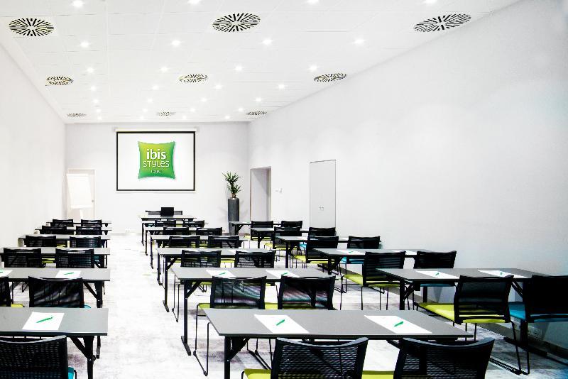 Ibis Styles Center 3*