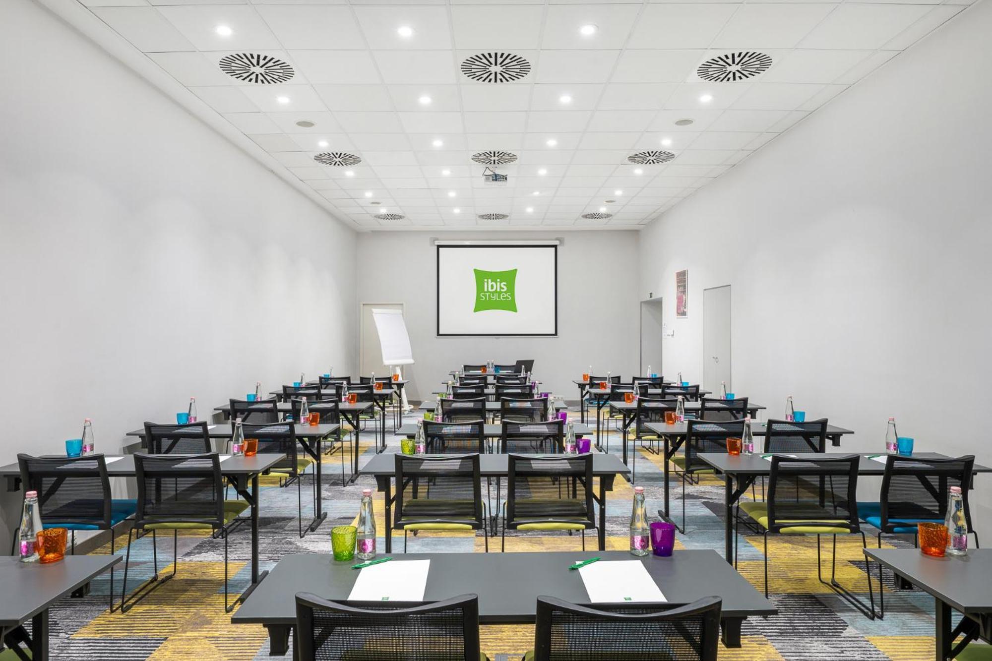 Отель Ibis Styles Center 3*