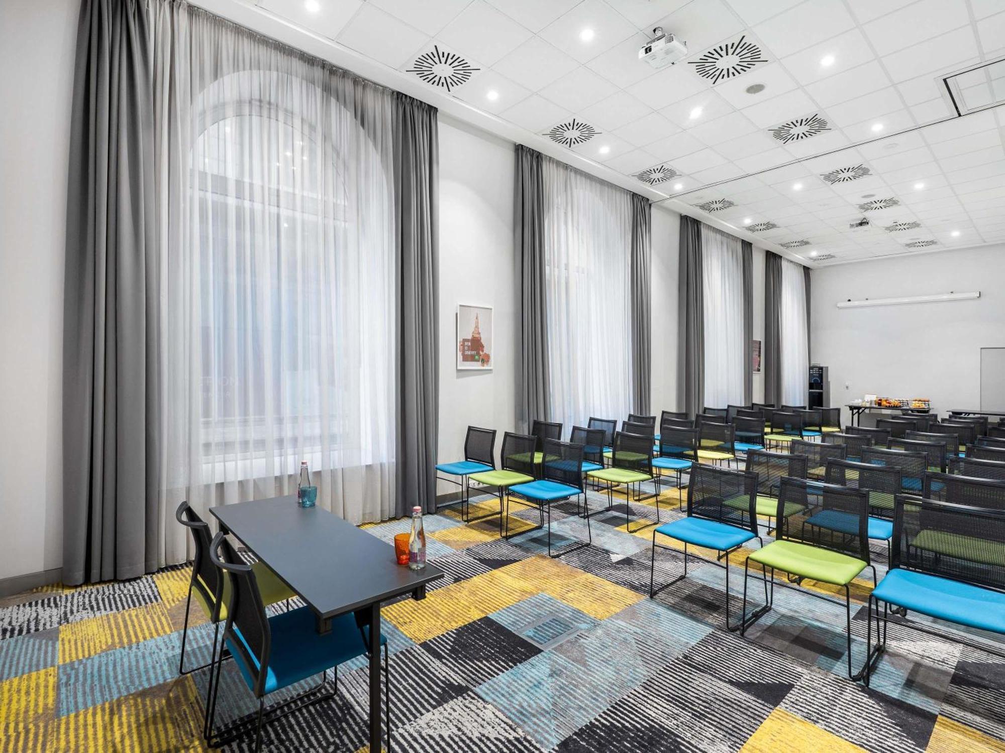 Ibis Styles Center 3*