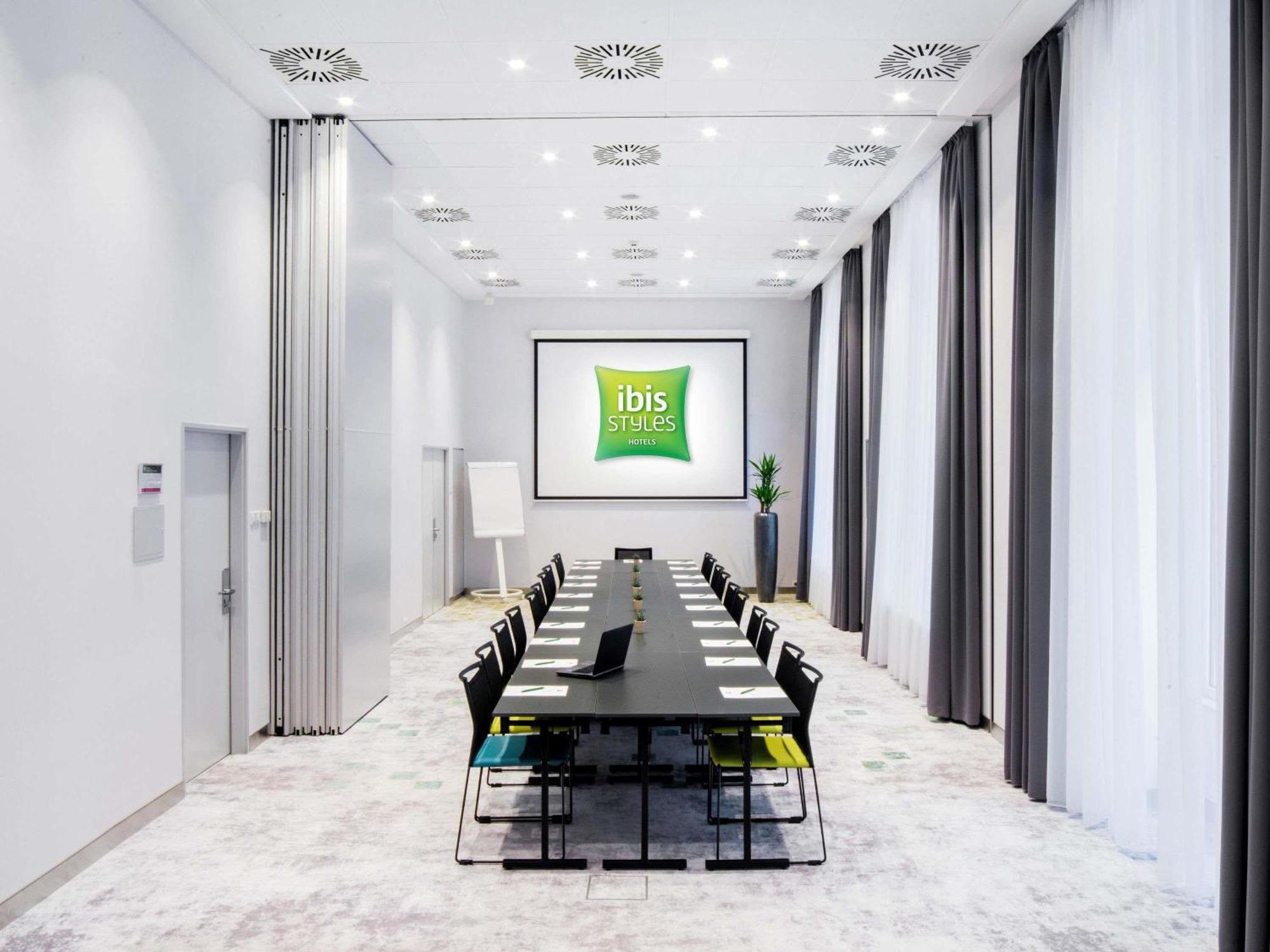 Ibis Styles Center 3*