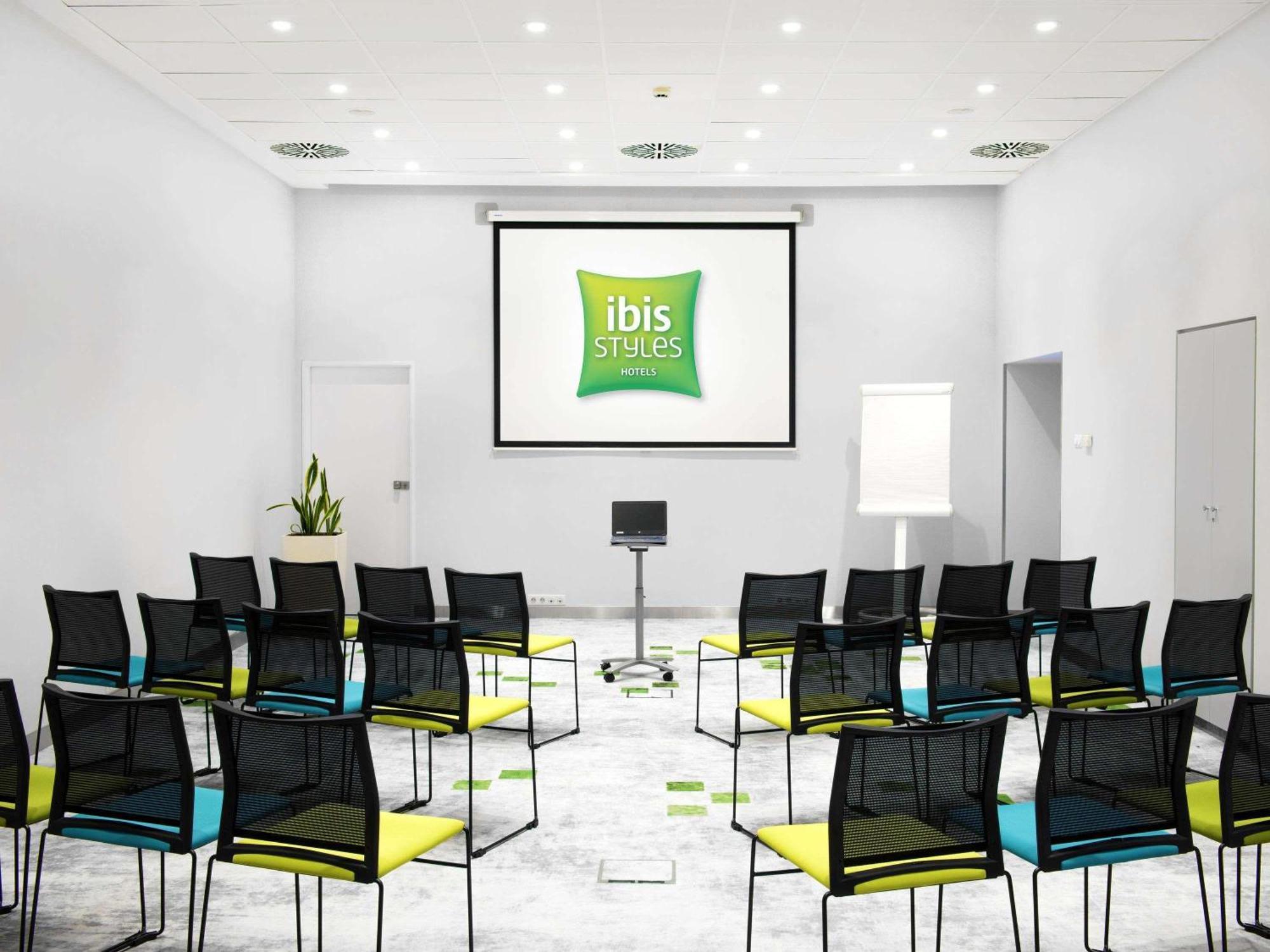 Hotel Ibis Styles Center 3*